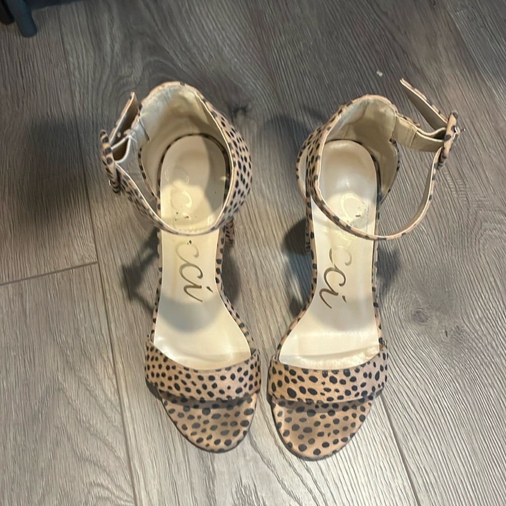 Cocci brown and black spotted heels